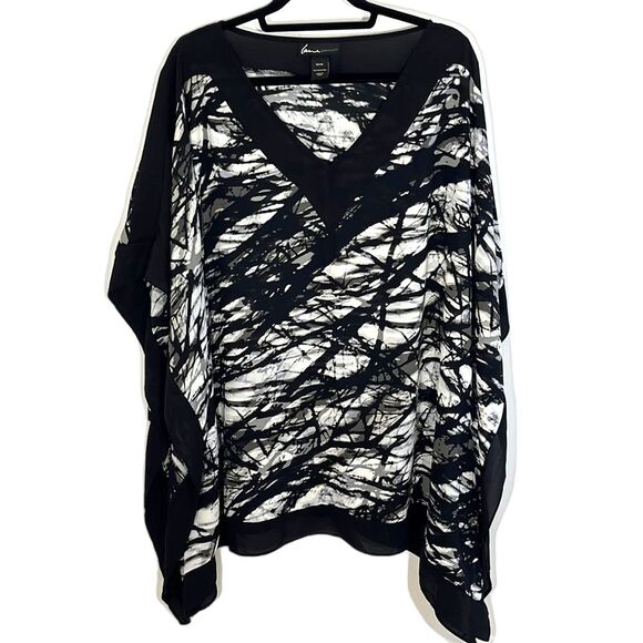 Lane Bryant Pullover V Neck BatWing Top Black White Size 22/24 - Picture 1 of 8
